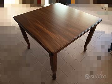 Tavolo in legno allungabile
