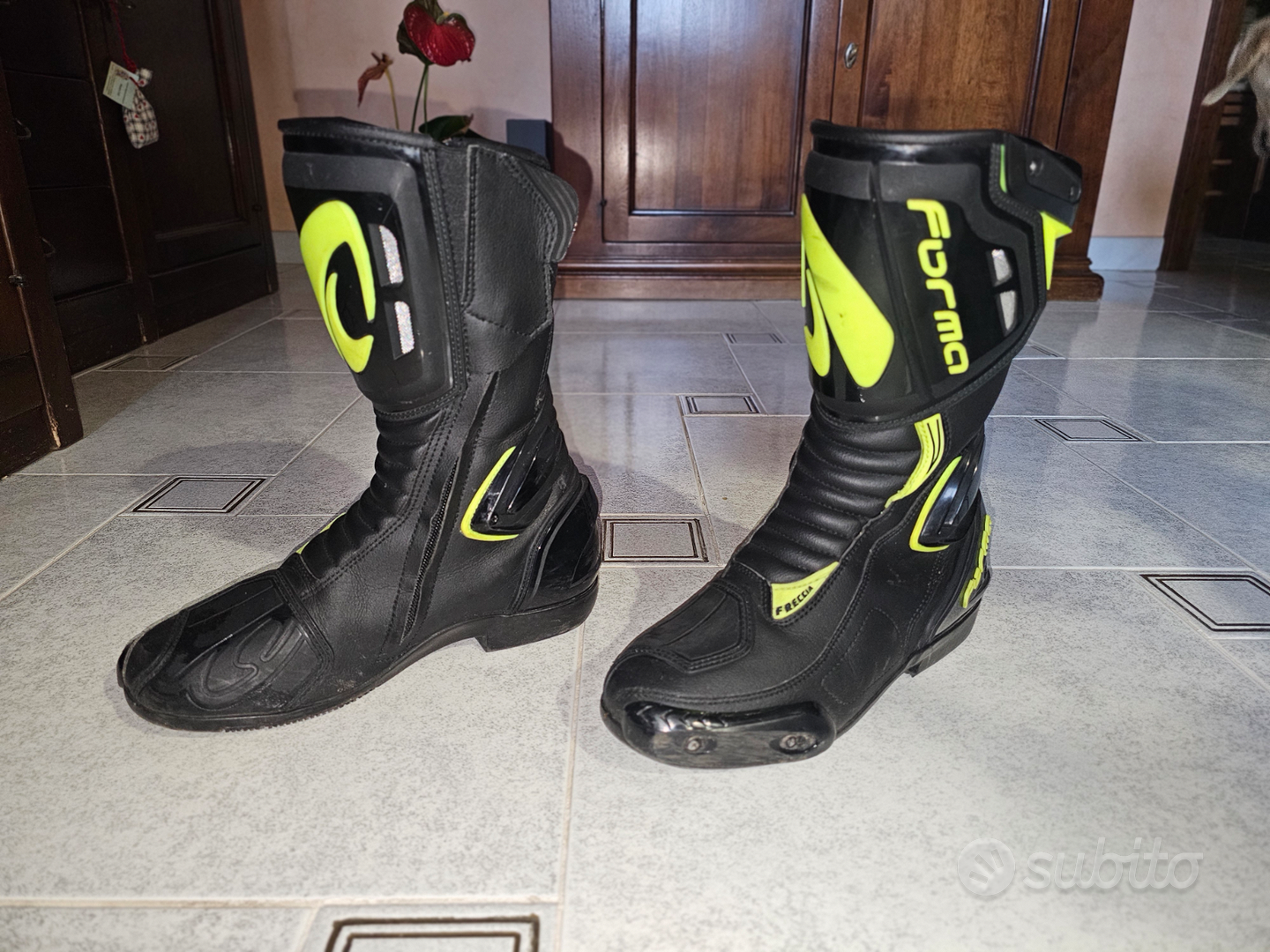 STIVALI MOTO FORMA FRECCIA ROAD RACING PISTA NERO GIALLO FLUO