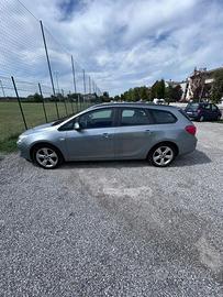 astra station wagon con impianto metano anno 2011