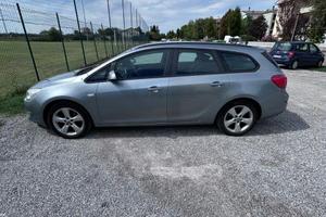 astra station wagon con impianto metano anno 2011