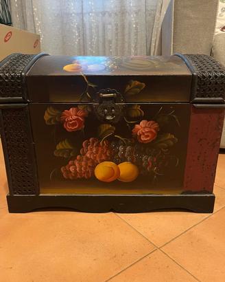 baule in legno decorato