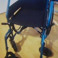 Sedia a rotelle pieghevole