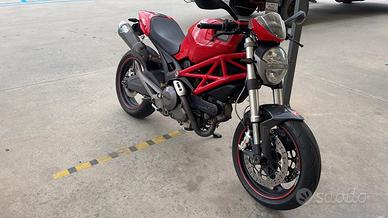 Ducati Monster 696