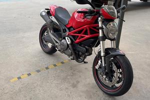 Ducati Monster 696