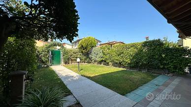 VILLA A SCHIERA CENTRALE A CAZZANO DI TRAMIGNA