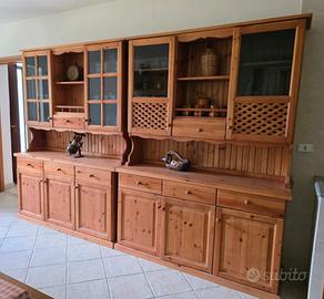 Mobile con credenza in stile rustico