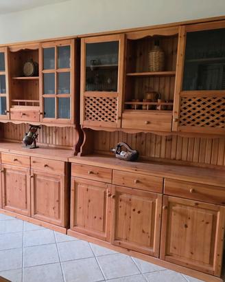 Mobile con credenza in stile rustico