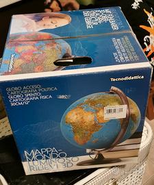 mappamondo e microscopio