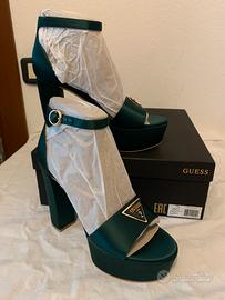 Sandalo con tacco Guess