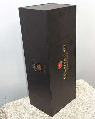 Box scatola astuccio vuoto vino Giulio Ferrari