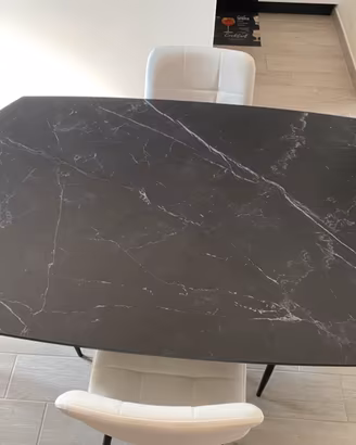 Tavolo TOMASUCCI effetto marmo con sedie