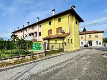 Casa di testa con giardino