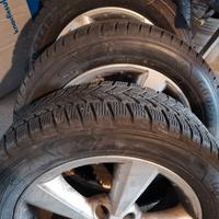 Cerchi nissan 17" e gomme invernali 215 60 17