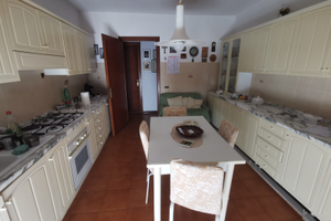 1° piano con ascensore e rampa per disable