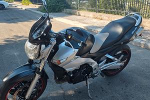 SUZUKI GSR 600 