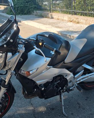 SUZUKI GSR 600 