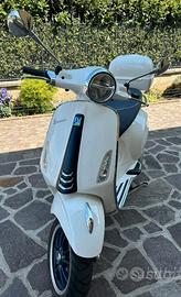 Vespa 125 Primavera Yatch Club