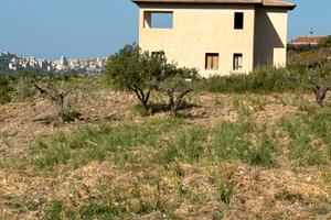 Villa con terreno c.da Caltafaraci
