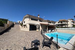 VILLA SINGOLA A GENZANO DI ROMA