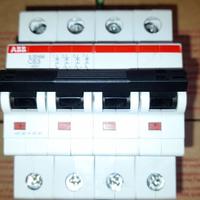 Interruttore quadripolare magnetotermico