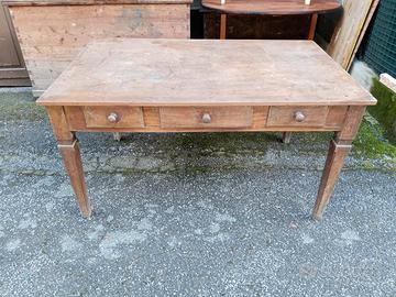 Tavolo antico fine '700 in noce