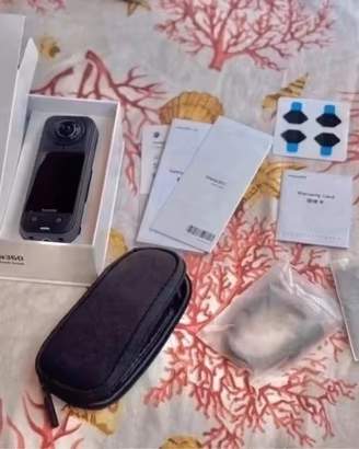 Insta360 x5 + Kit 2 Batterie Extra + 256GB
