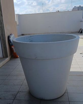 2 Vasi in resina da 100 bianchi