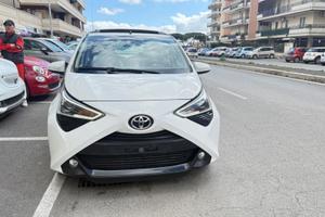 Toyota Aygo Connect 1.0 VVT-i 72 CV 5 porte x-play