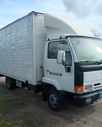 trattore  Nissan cabstar 110 turbo cassone chiuso 