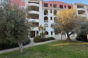 QUADRILOCALE CON CANTINA E POSTO AUTO