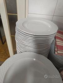 Piatti in ceramica e coltelli per ristorazione