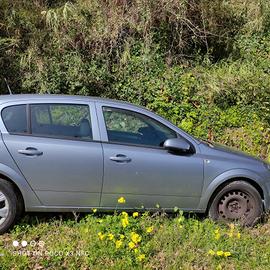Sportello cofano Opel Astra H 