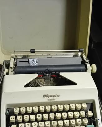 Macchina da scrivere Olimpia Monica anni 60