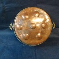 Antica pentola in rame