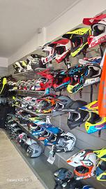 Stock abbigliamento, accessori e ricambi per moto