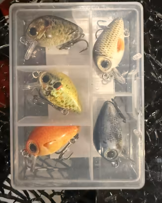 Stock 92 confezioni esche artificiali da pesca