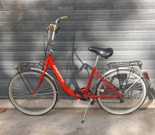 Bicicletta ruota 24 con telaio ribassato 
