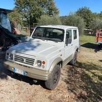 Suzuki Samurai con rimorchio per trasporto cani