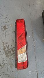 FARO POSTERIORE DX IVECO DAILY 2017