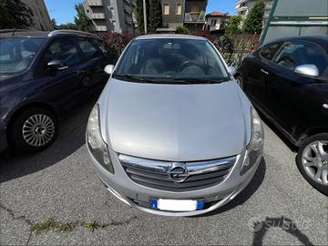 Opel Corsa 1.2 5 porte Cosmo