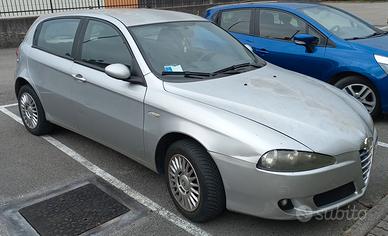 alfa romeo 147 benzina 2005