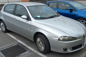 alfa romeo 147 benzina 2005