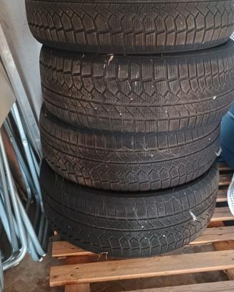 Pneumatici invernali 225/50/17 