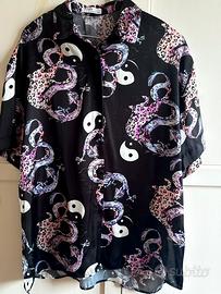 Camicia nera oversized con fantasia