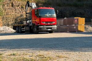 Autocarro con gru camion gru