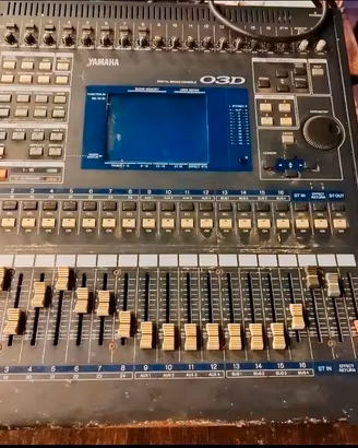 Mixer audio digitale Yamaha 03D 