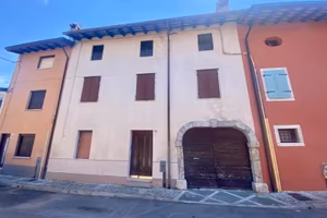 CASA IN LINEA DAGLI AMPI SPAZI, VISTA APERTA E ...