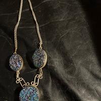 Collana con pietre naturali