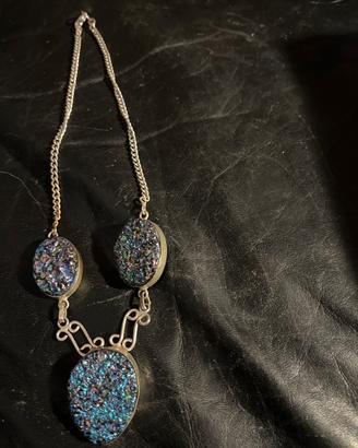 Collana con pietre naturali