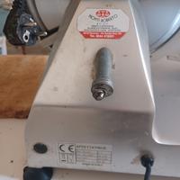 Affettatrice diametro 32 regalata